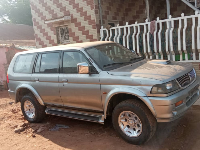 Mitsubishi Pajero Sport, Carros, Bissau