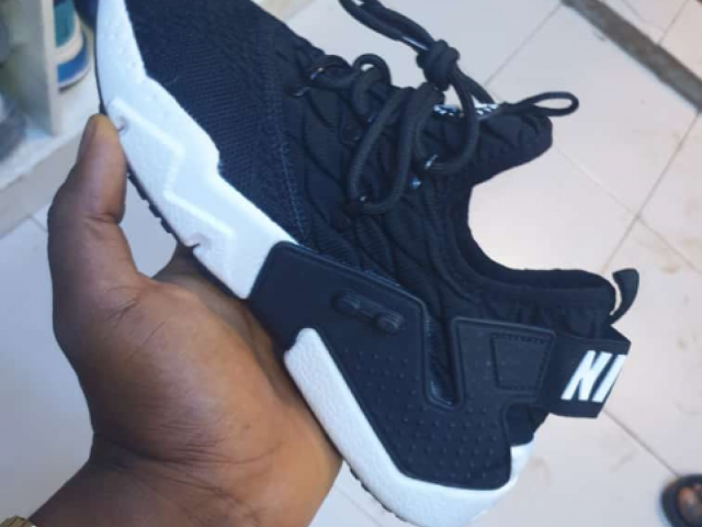 Tenis Nike, Calçado, Bissau