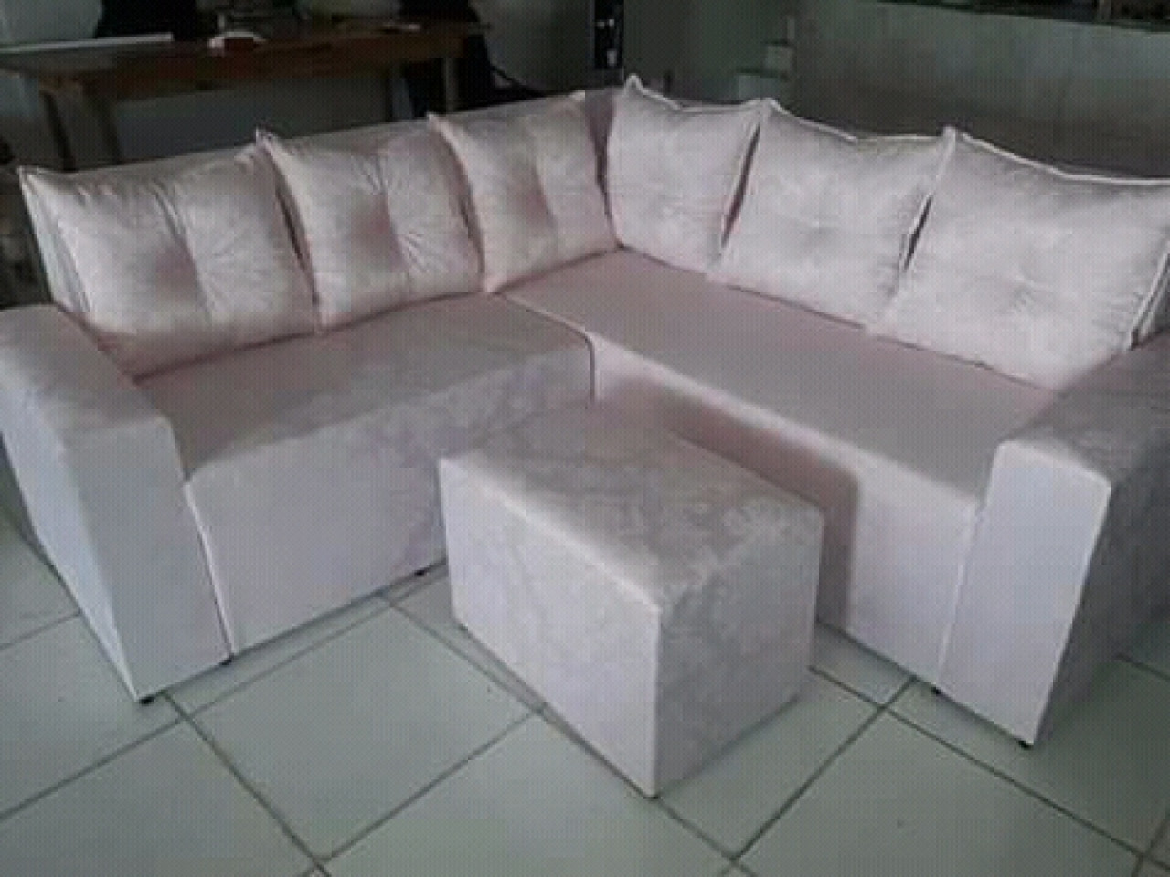 Sofa estilo europeu, Camas - Poltronas, Bissau