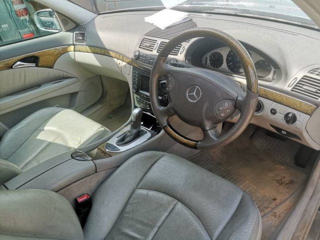 Mercedes-Benz E320, Carros, Bissau