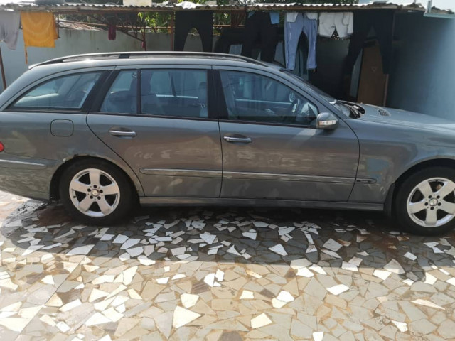 Mercedes-Benz E320, Carros, Bissau