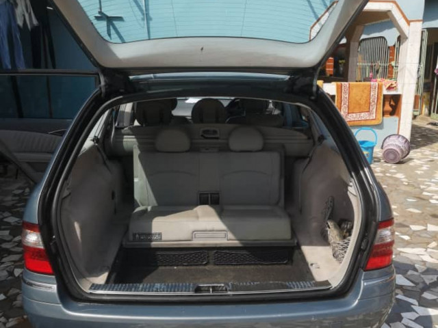 Mercedes-Benz E320, Carros, Bissau