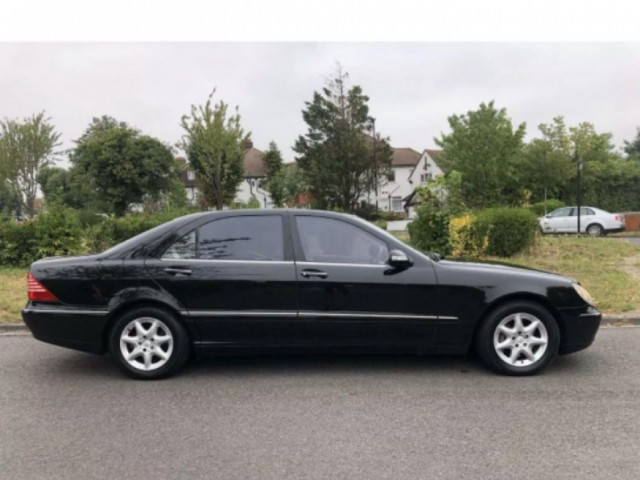Mercedes-Benz E Diplomata, Carros, Bissau