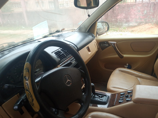 Mercedes ML, Carros, Bissau