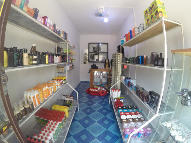Cosmeticos, Perfumes - Cosméticos, Bissau