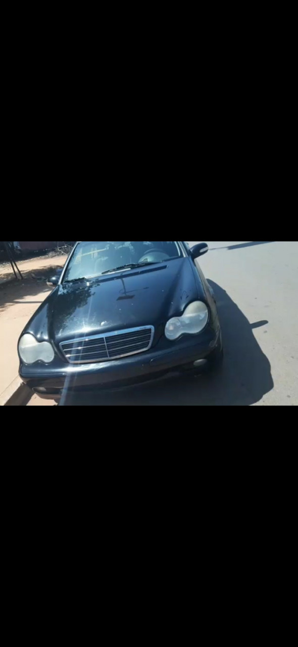 Mercedes Elegance, Carros, Bissau