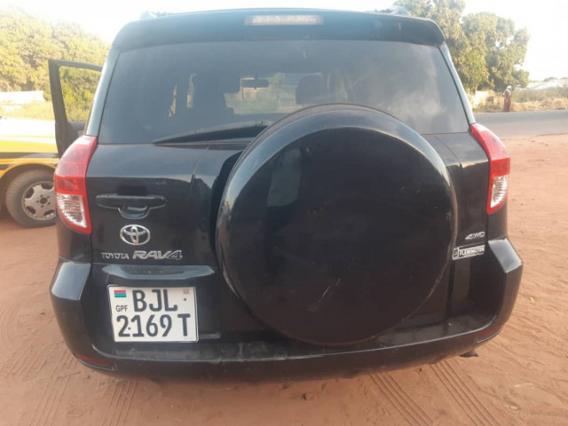 Toyota RAV4, Carros, Bissau