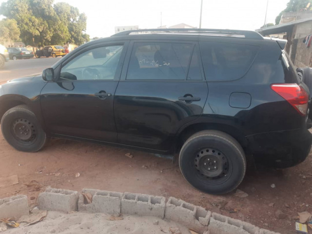 Toyota RAV4, Carros, Bissau