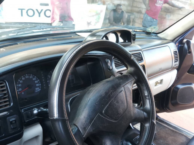 Mitsubishi Pajero, Carros, Bissau