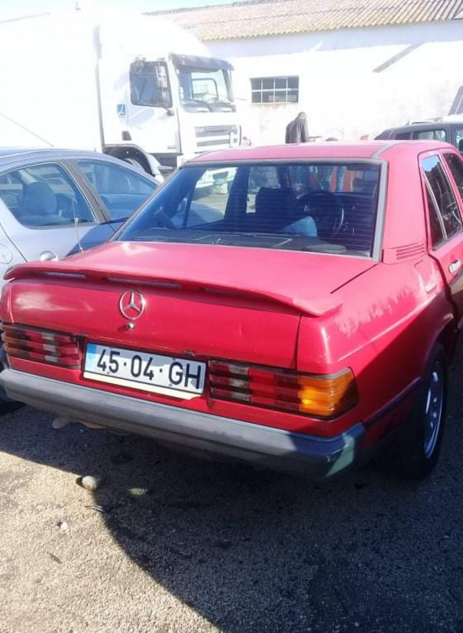 Mercedes-Benz 190, Carros, Bissau