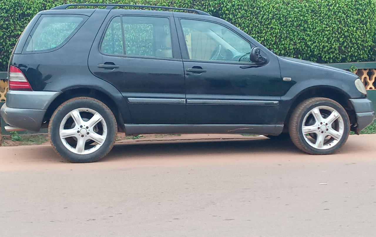 Mercedes ML, Carros, Bissau