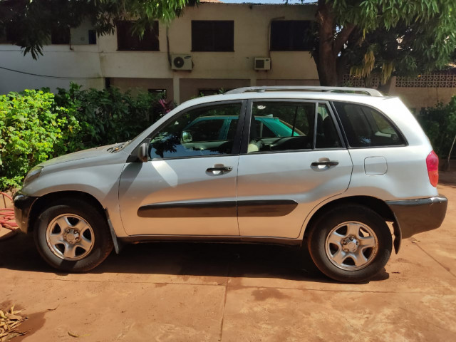 Toyota Rav 4, Carros, Bissau