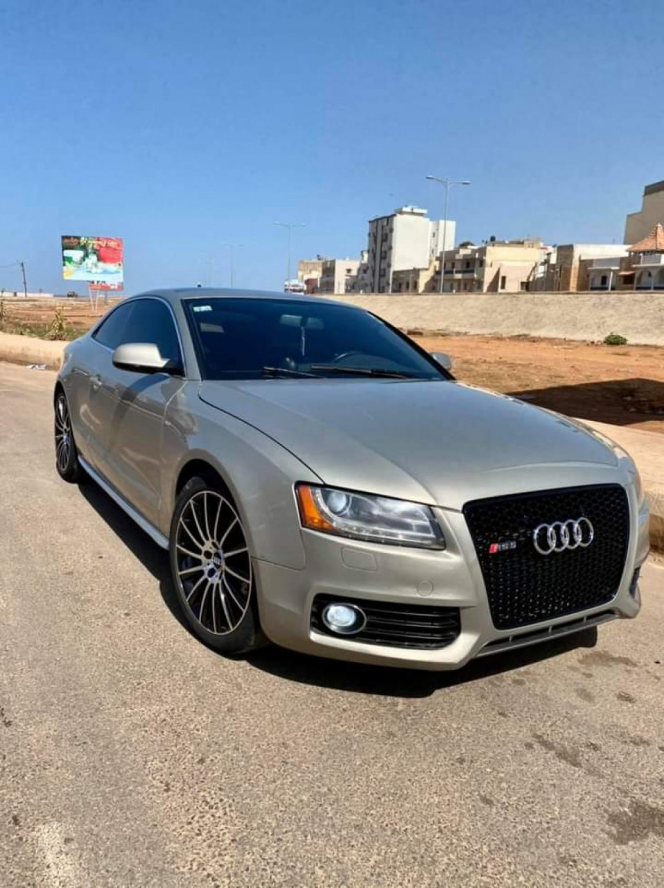 Audi Q5, Carros, Bissau