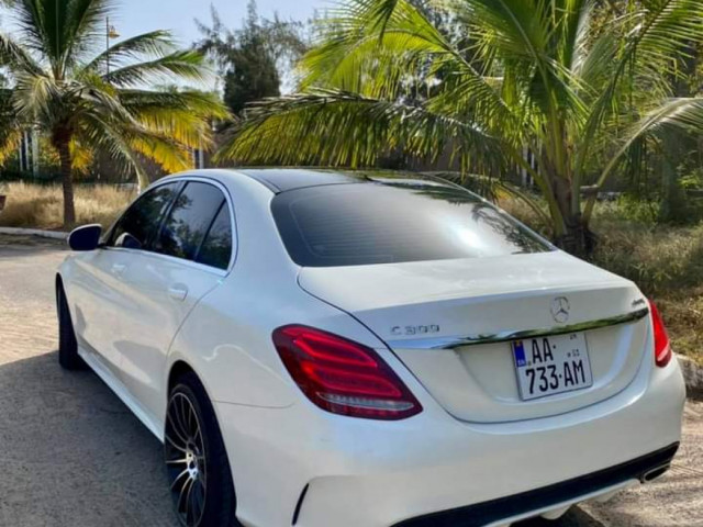 Mercedes Benz, Carros, Bissau