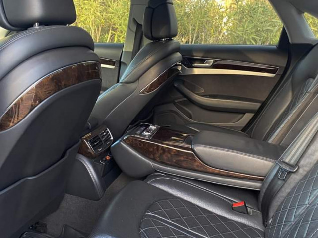 Audi A8, Carros, Bissau