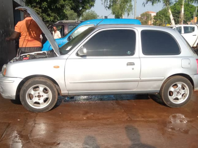 Nissan Micra, Carros, Bissau