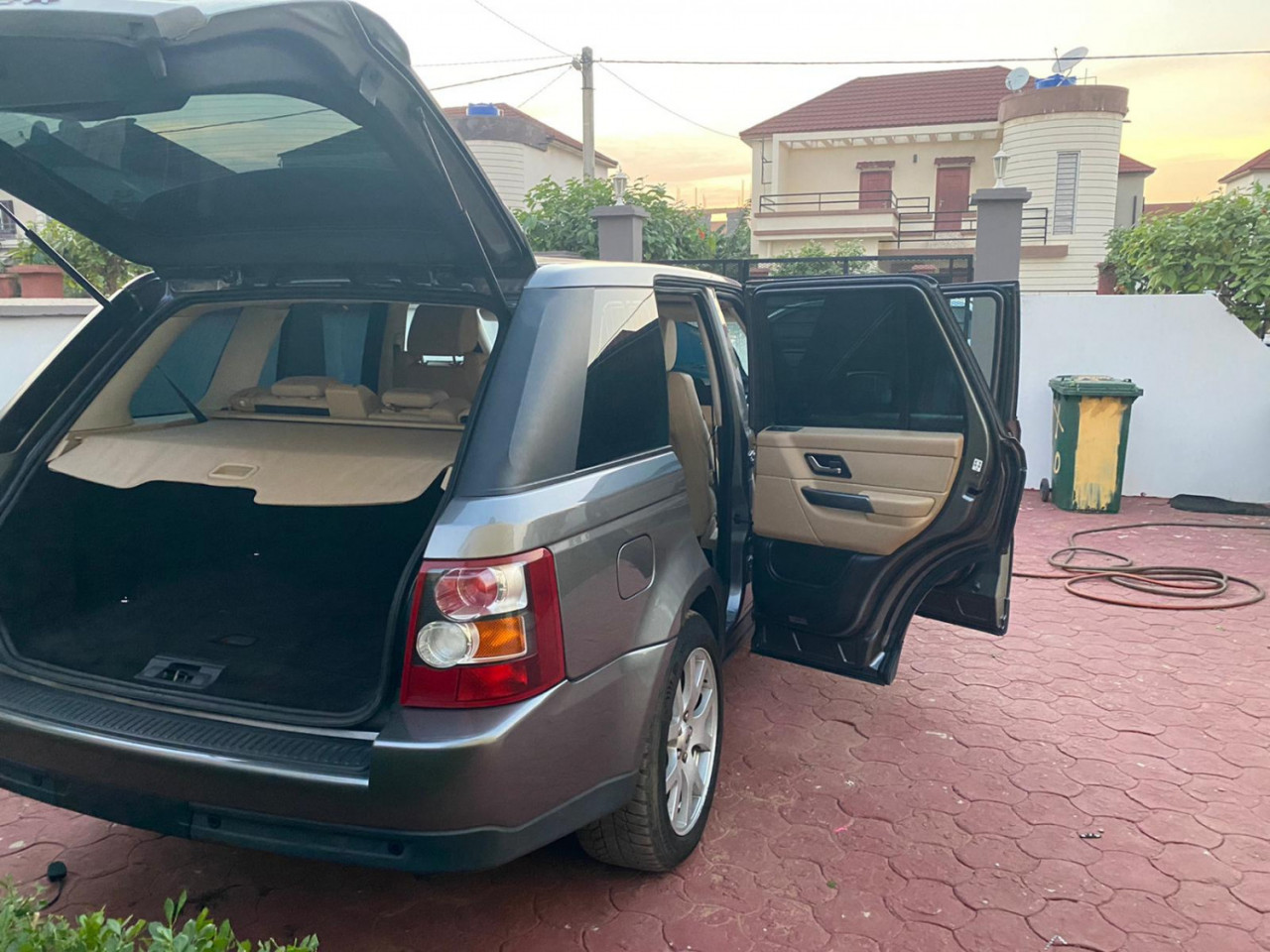 Range Rover sport, Carros, Bissau