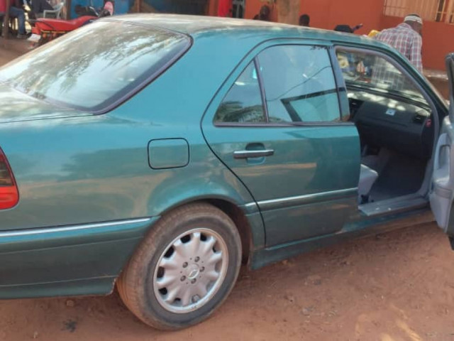 Mercedes-Benz C-Class, Carros, Bissau