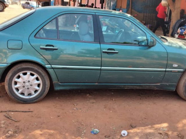 Mercedes-Benz C-Class, Carros, Bissau