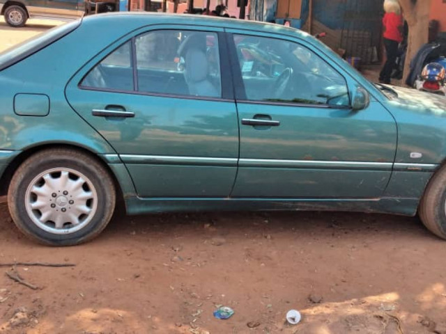 Mercedes-Benz C-Class, Carros, Bissau