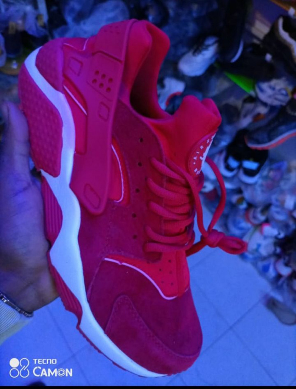 Tenis  Nike, Calçado, Bissau