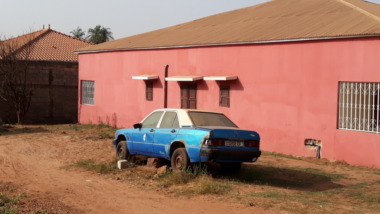 Mercedes-Benz 190, Carros, Bissau