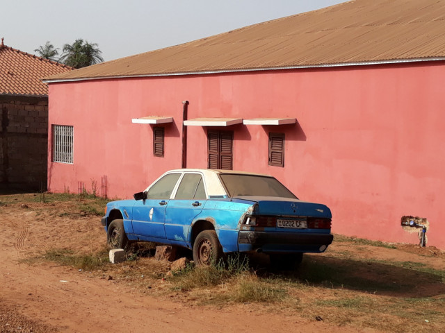 Mercedes-Benz 190, Carros, Bissau