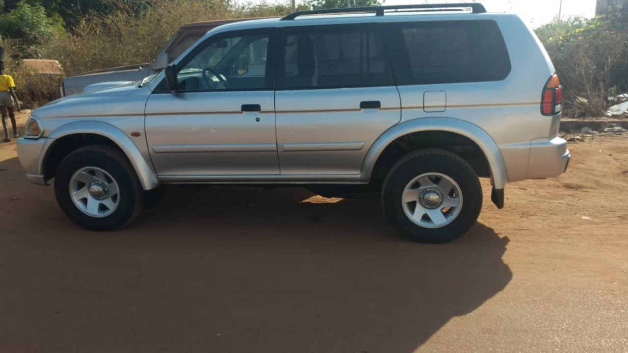 Mitsubishi Pajero Sport, Carros, Bissau