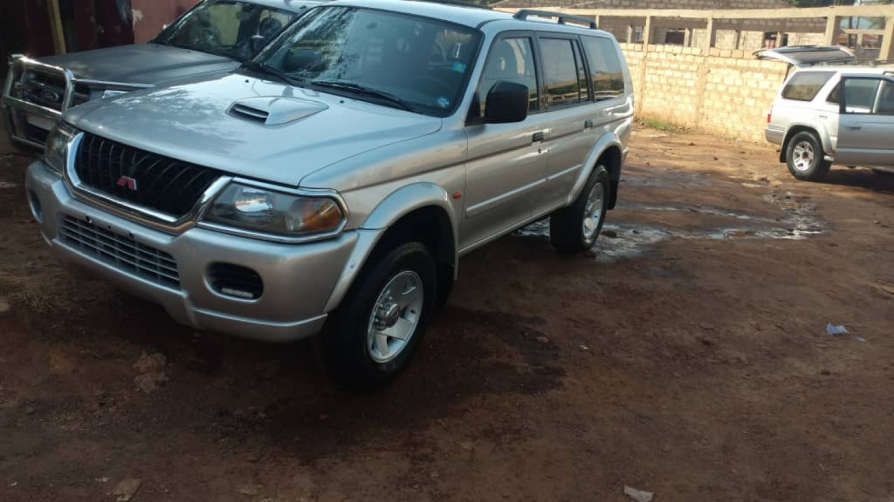 Mitsubishi Pajero Sport, Carros, Bissau