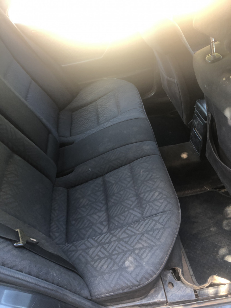 Mercedes-Benz C-Class, Carros, Bissau