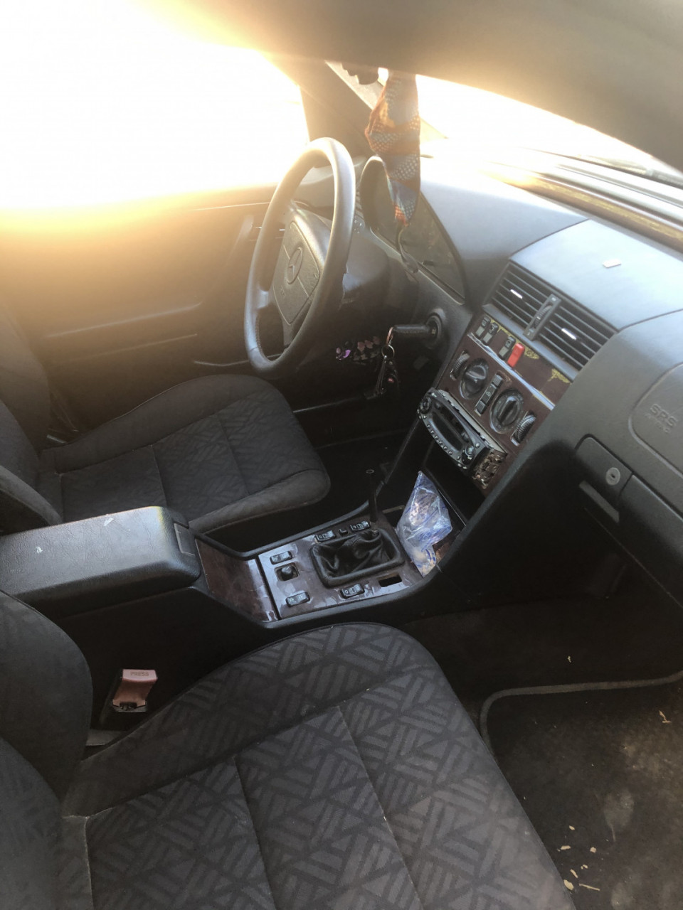 Mercedes-Benz C-Class, Carros, Bissau