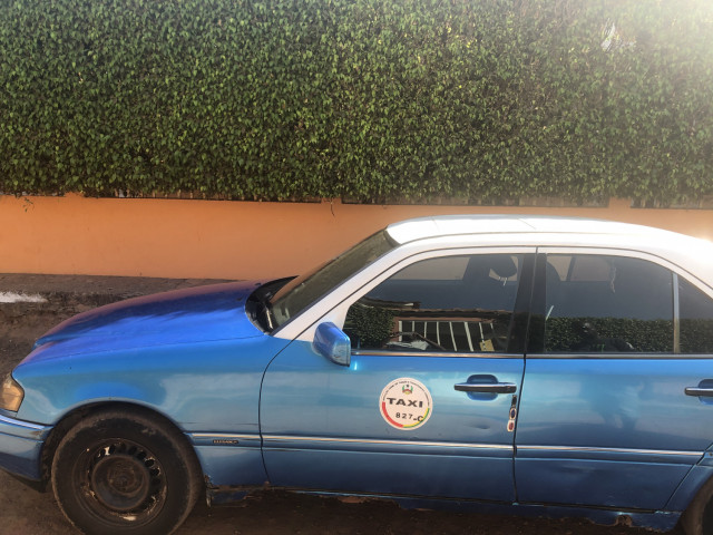 Mercedes-Benz C-Class, Carros, Bissau