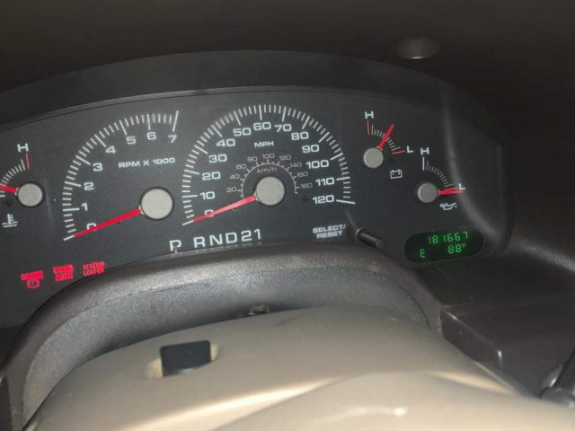 Ford Expedition, Carros, Bissau