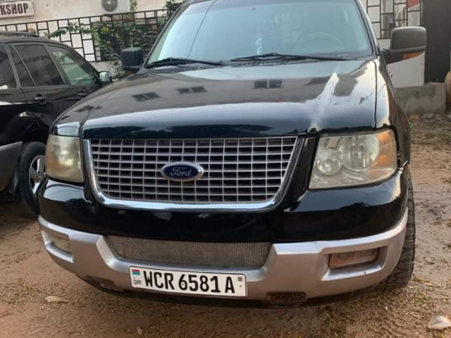 Ford Expedition, Carros, Bissau