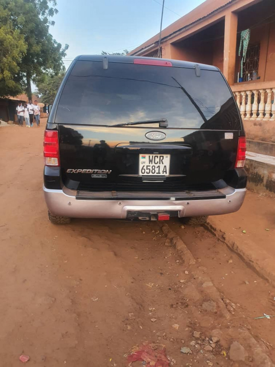 Ford Expedition, Carros, Bissau