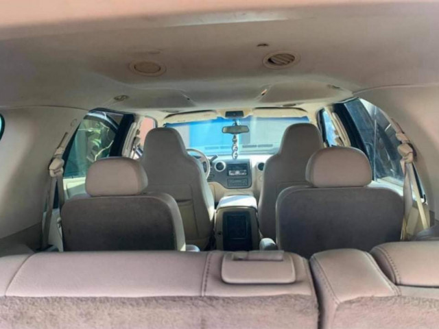 Ford Expedition, Carros, Bissau