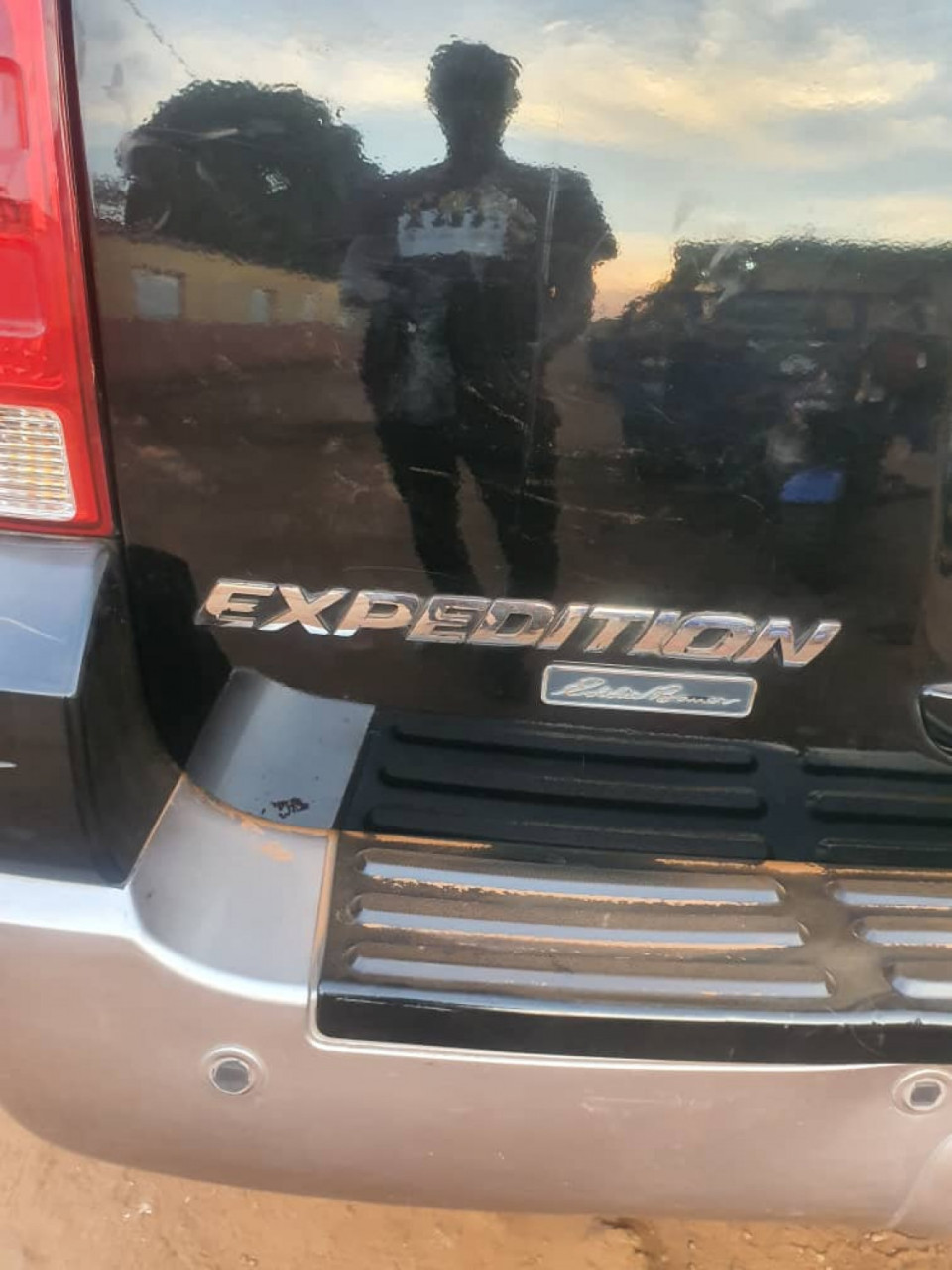Ford Expedition, Carros, Bissau