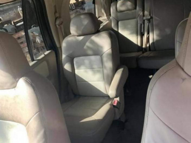 Ford Expedition, Carros, Bissau