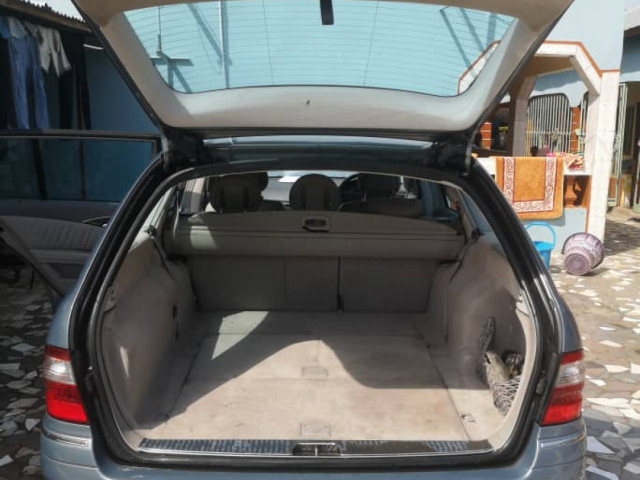 Mercedes classe E, Carros, Bissau