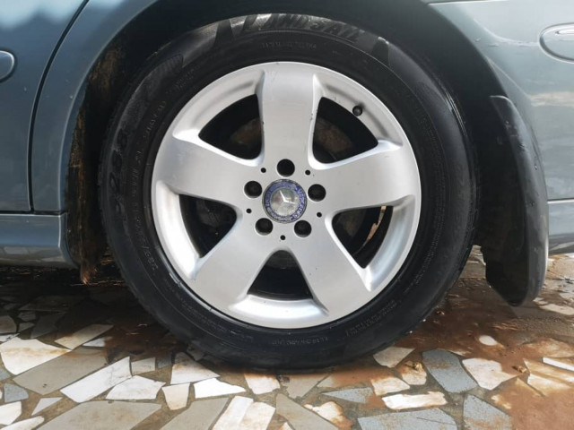 Mercedes classe E, Carros, Bissau