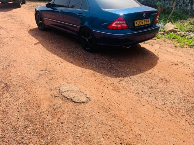 Mercedes classe C, Carros, Bissau