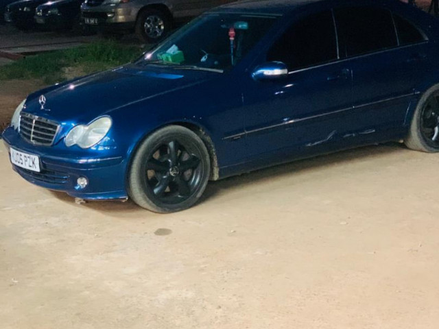Mercedes classe C, Carros, Bissau
