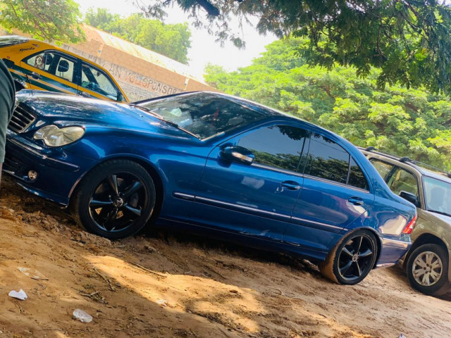 Mercedes classe C, Carros, Bissau