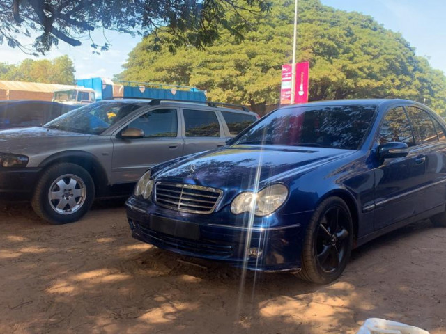 Mercedes classe C, Carros, Bissau