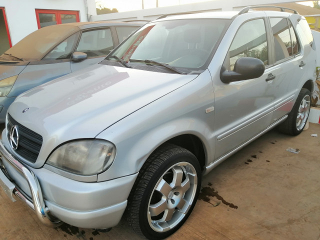 Mercedes-Benz M-Class, Carros, Bissau