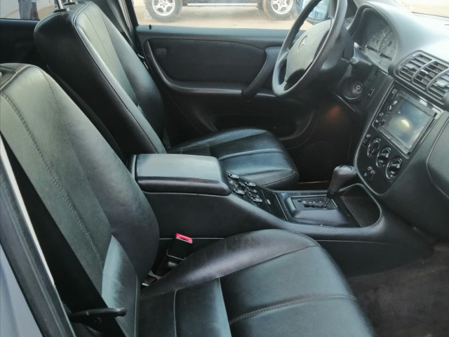 Mercedes-Benz M-Class, Carros, Bissau