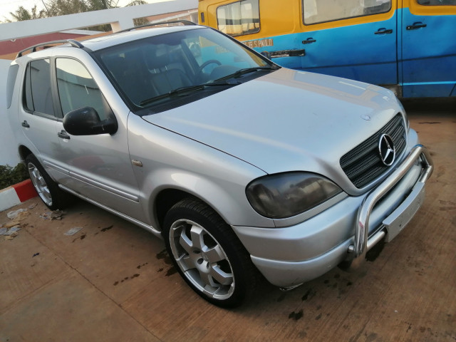 Mercedes-Benz M-Class, Carros, Bissau