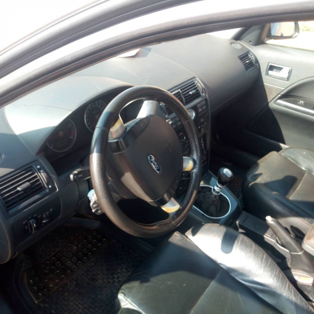 Ford Mondeo, Carros, Bissau