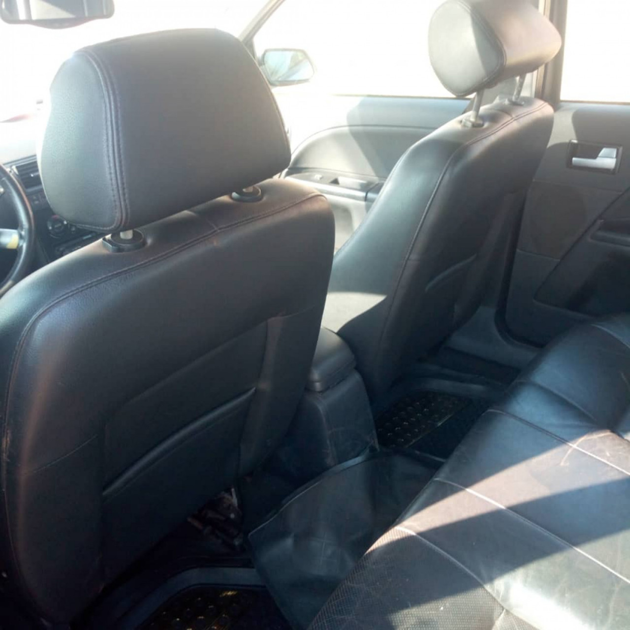 Ford Mondeo, Carros, Bissau