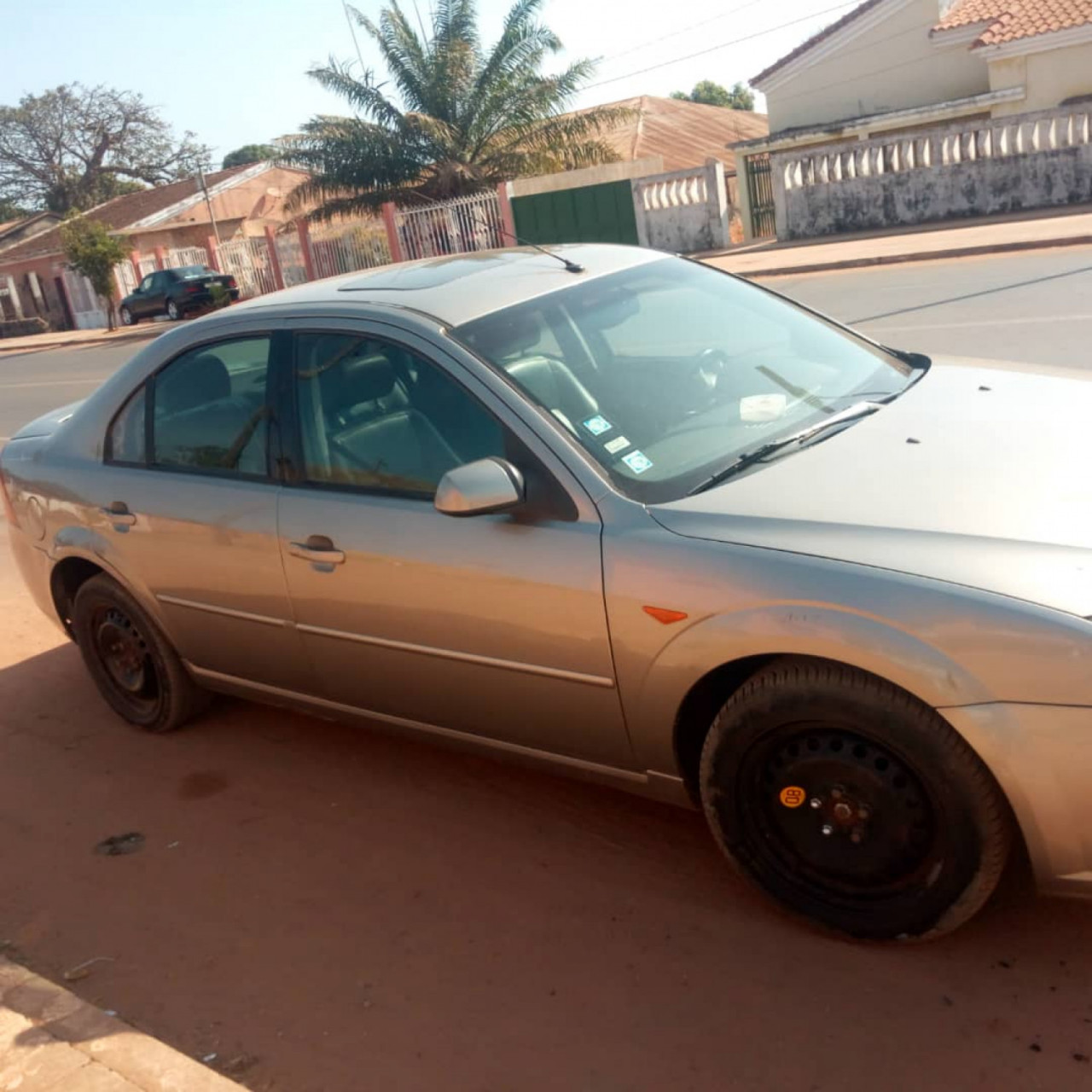 Ford Mondeo, Carros, Bissau